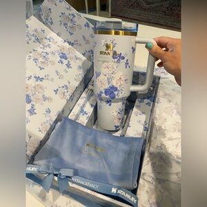 Stanley x LoveShackFancy Flowstate Quencher 40oz Tumbler Everblooming Rosettes